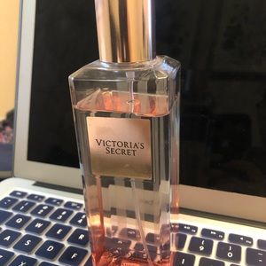 Victoria’s Secret bombshell seduction